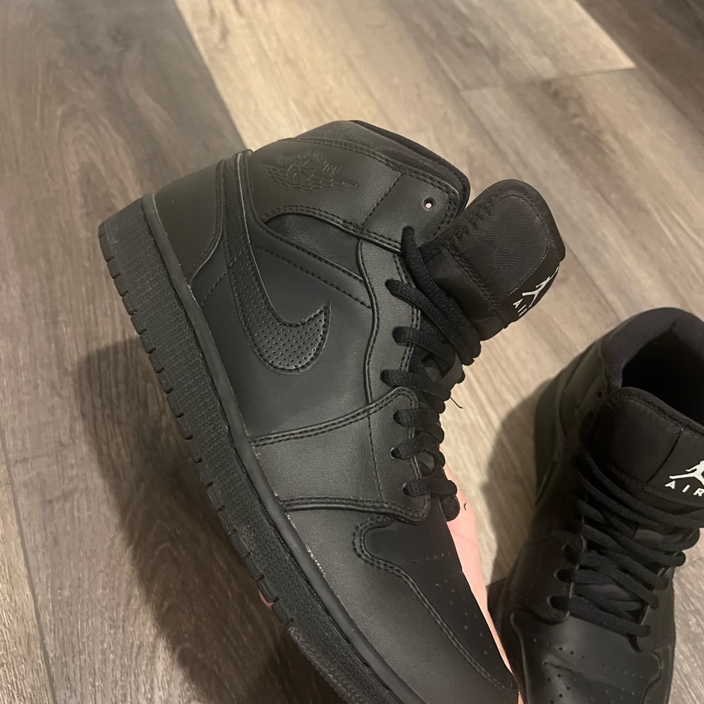 Air Jordan 1’s mid black